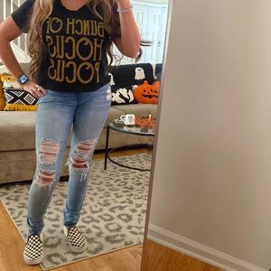 Super cute, fun Halloween graphic tee crop top! Bunch of Hocus pocus 👻